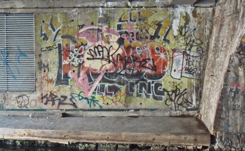 2006 – The piece gets dogged