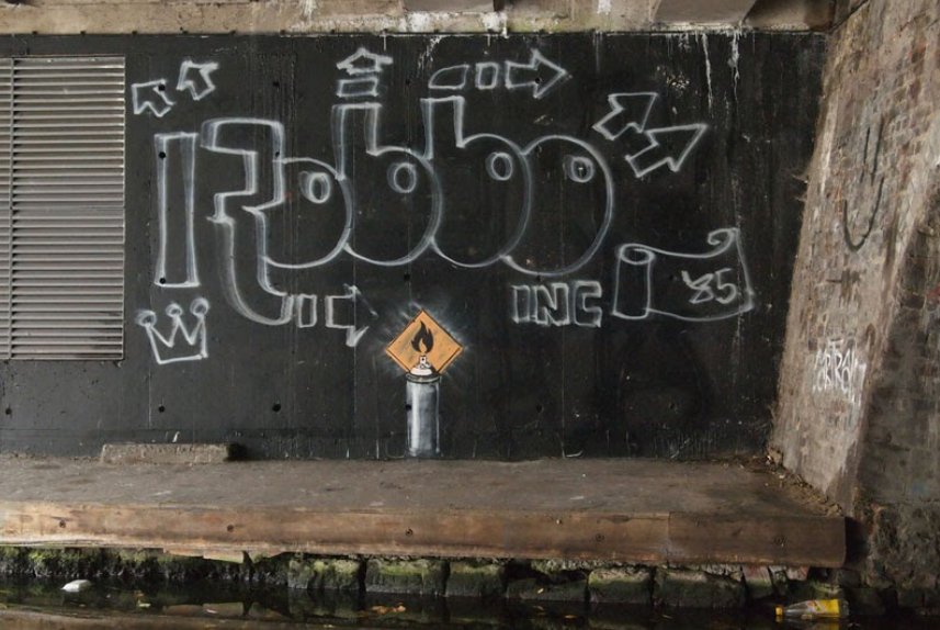 November 2011 – Banksy paints poor replica of original Robbo outline